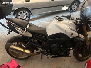 YAMAHA FZ8