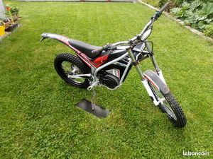 MOTO ÉLECTRIQUE E MOTION ESCAPE