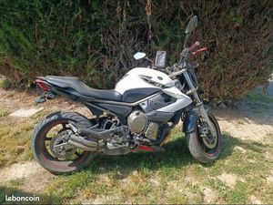 YAMAHA XJ6