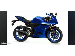 VEND MOTO YAMAHA YZF R 125 NEUVE 1200 KM RODOGE EFFECTUER ANNÉE MAI 2025 ÉQUIPER SHIFTER ET PROTÈGE CARÉNAGE