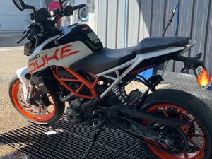KTM DUKE 390