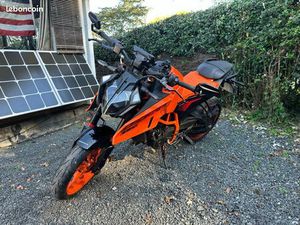 MOTO KTM 390 DUKE 2024