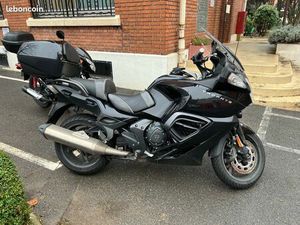 TRIUMPH TROPHY SE ENTRETIEN 100% TRIUMPH