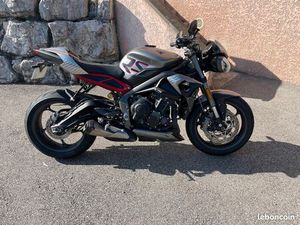 STREET TRIPLE RS