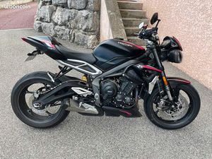 STREET TRIPLE RS