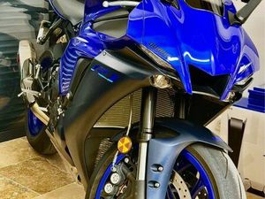 YAMAHA YZF 1000 R1