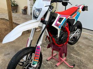 125 SUPERMOTARD
