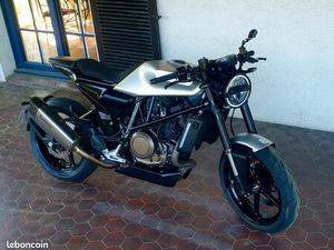 MOTO HUSQVARNA VITPILEN 701