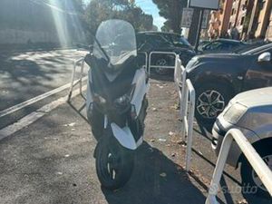 YAMAHA XMAX 250