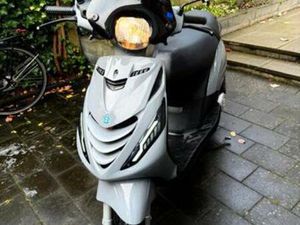 PIAGGIO ZIP E4 | 2019 | NARDO GREY — SCOOTERS | PIAGGIO — MARKTPLAATS