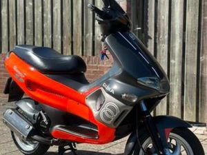 RUNNER 125 SP DD FLUO! NL A1! SM06! TOPSTAAT! (SKR TPH 180) — SCOOTERS | PIAGGIO — MARKTPLAATS