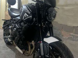 TRIUMPH TRIDENT 660 NERO