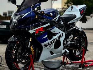 SUZUKI GSXR 750