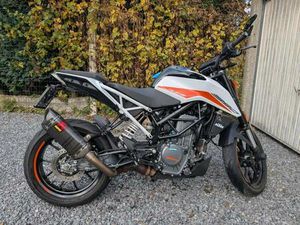 ② KTM DUKE 390 QUICKSHIFTER ET AKRAPOVIC