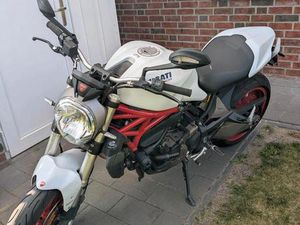 DUCATI MONSTER 821