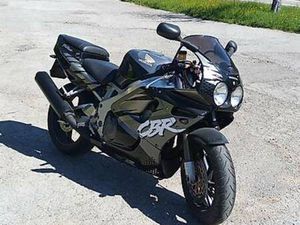 CBR 900