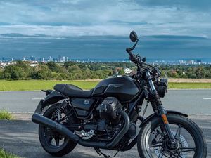 MOTO GUZZI V7 850 STONE