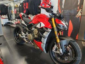 DUCATI STREETFIGHTER V4 S AKRAPOVIC