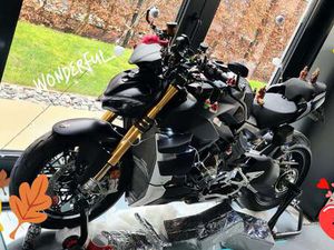 SV4 MET +5000 EURO ACCESSOIRES, PERFECT