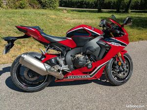 HONDA 1000 CBR PNEUS ET KIT CHAINE NEUFS