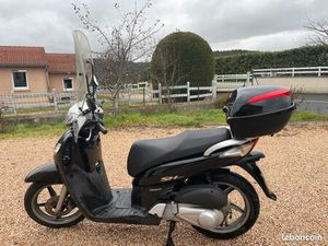 BEAU SCOOTER HONDA 125 SHI