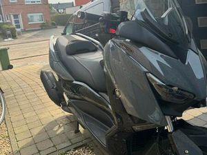 ② XMAX 125 CC TECHMAX 2023 7000 KM