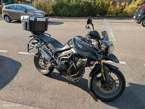TRIUMPH TIGER 800
