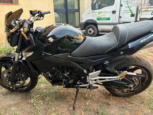 VEND MOTO SUZUKI GSR 600