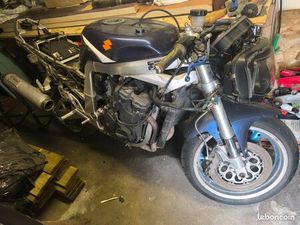 VENDS SUZUKI 750 GSXR DE 1995