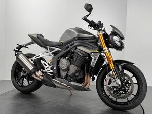 TRIUMPH SPEED TRIPLE 1200 RS *TOP-ZUSTAND *1. HAND