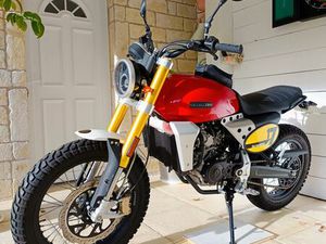 MOTO 125 CM3 FANTIC CABALLERO SCRAMBLER ETAT NEUF