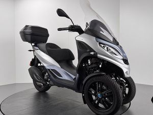 PIAGGIO MP3 300 HPE *1. HAND *TOPCASE *TOP-ZUSTAND