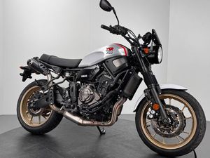 YAMAHA XSR 700 XTRIBUTE *TOP-ZUSTAND *AKRAPOVIC