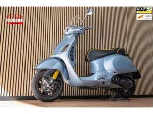 VESPA SCOOTER GTS 300 | 2021 | AKRAPOVIC | CARBON |LED | — MOTOREN | OVERIGE MERKEN — MARKTPLAATS
