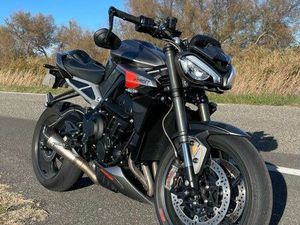 765 STREET TRIPLE RS