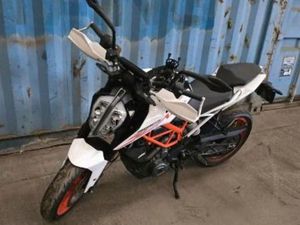 KTM DUKE 390