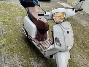 ROLLER MIT WENIG KILOMETER UND MFK CANTON BERNE -