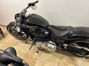 HARLEY DAVIDSON BREAKOUT