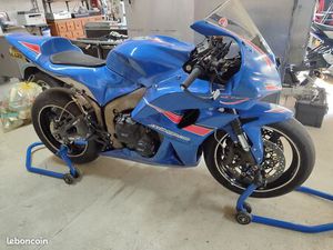 VEND OU ÉCHANGE 600 CBR RR PC 40 PISTE