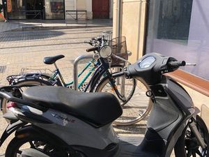 SCOOTER PIAGGIO GRIS