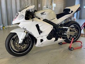 HONDA 600 CBR RR PC37 PISTE