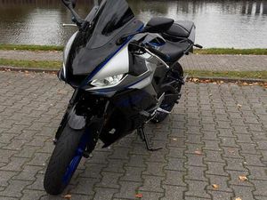 YAMAHA R3 2023