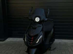 PIAGGIO ZIP 1E EIGENAAR — SCOOTERS | PIAGGIO — MARKTPLAATS