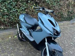 YAMAHA AEROX 50CC - GIANNELLI UITLAAT & SPORTSTUUR — SCOOTERS | YAMAHA — MARKTPLAATS