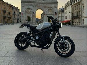 YAMAHA XSR900