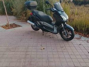 YAMAHA - XMAX