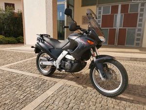 YAMAHA XJ 600 IMPECÁVEL 2001