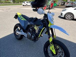 HUSQVARNA 701 SUPERMOTO