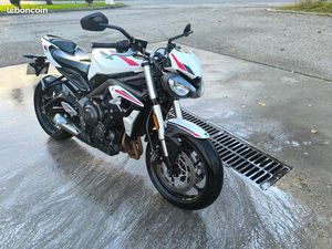 TRIUMPH STREET TRIPLE 660S
