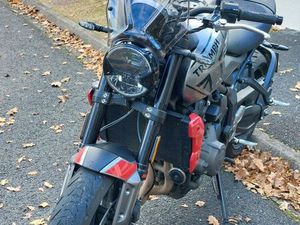 MOTO TRIUMPH TRIDENT 660 CM3